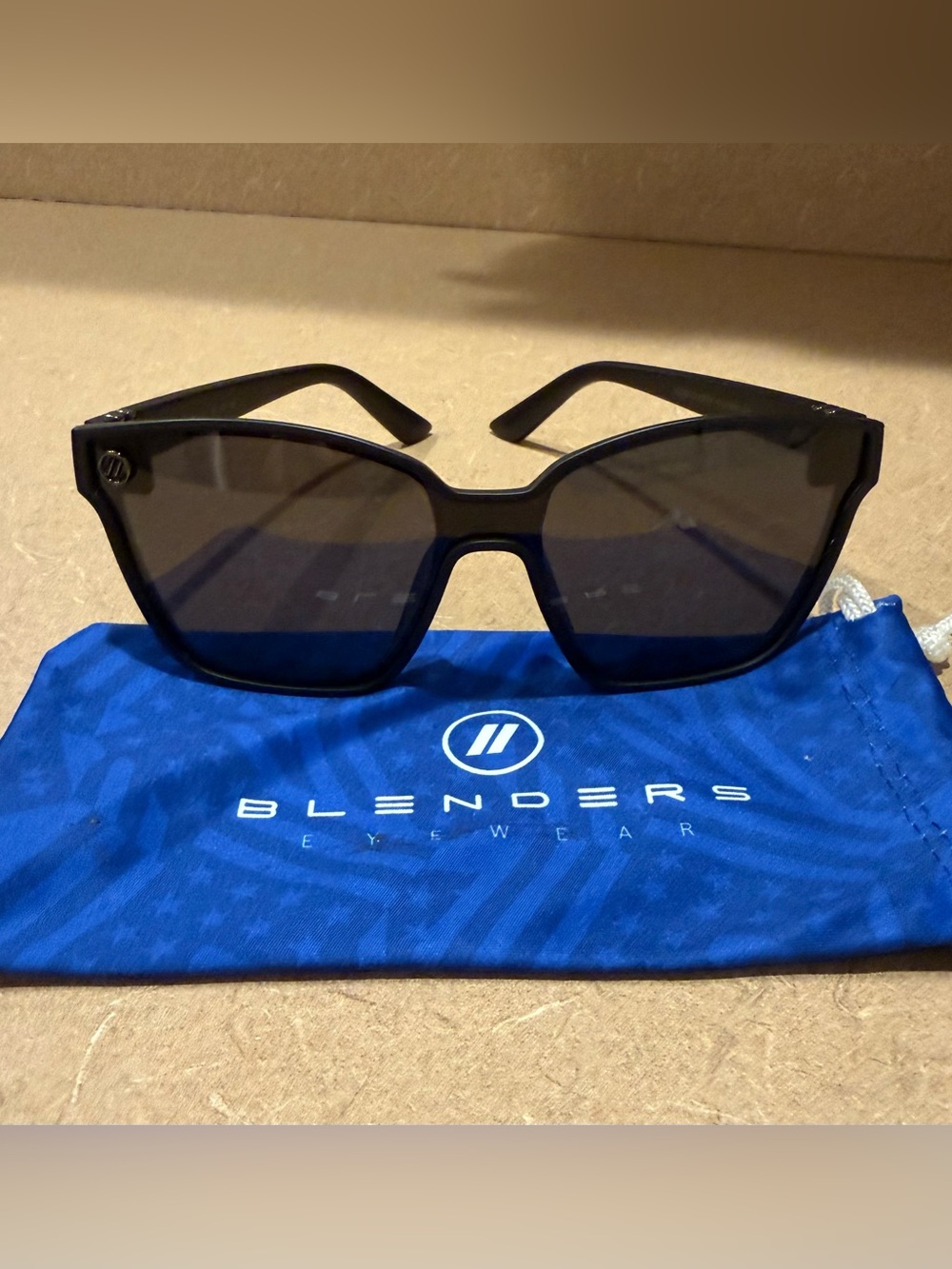 Blenders VooDoo Vixen black sunglasses